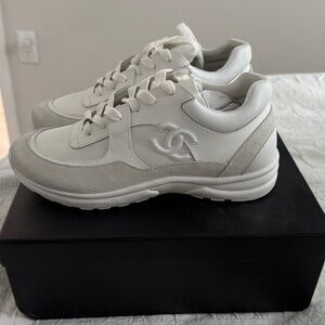 BNIB White leather suede sneakers 10
